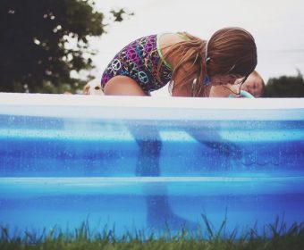 Piscina inflável no verao - hth