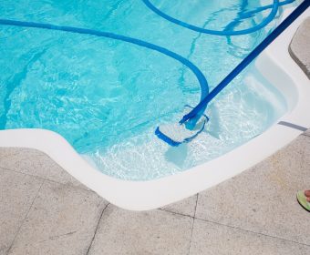 Saiba como aspirar sua piscina corretamente - hth