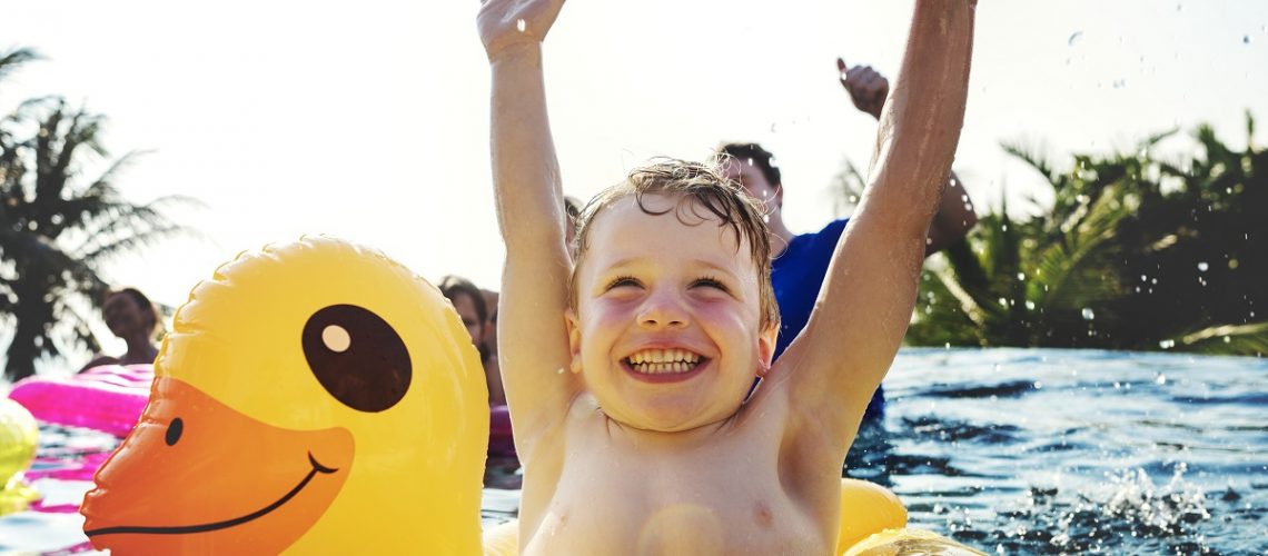 tratamento de piscina no verão