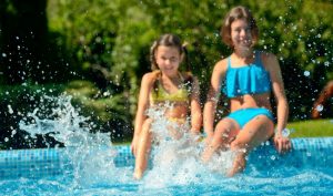 Água da piscina limpa e pronta para uso HTH