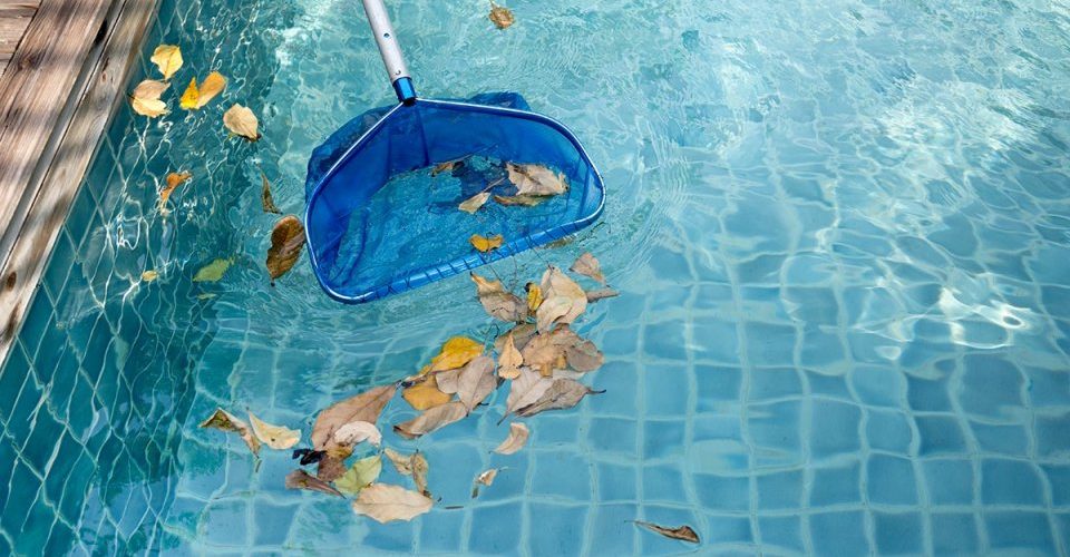 Piscina no outono como fazer a manutenção nesta época hth