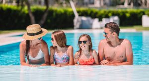 Dia Mundial da Saúde doenças que uma piscina mal tratada pode trazer hth