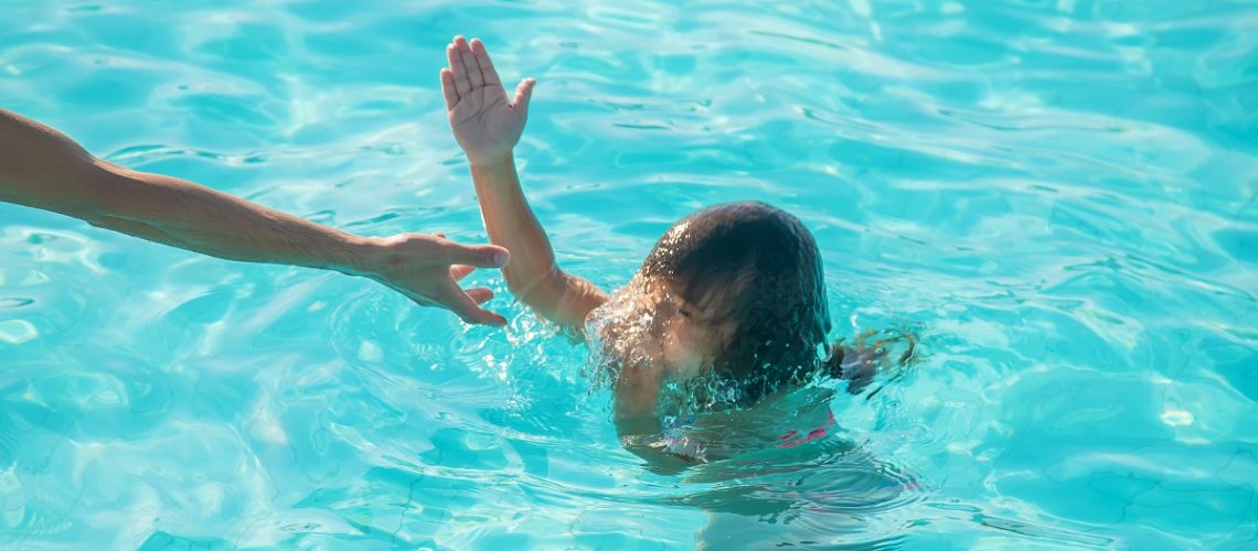 Como nadar na piscina e garantir a segurança de toda a família